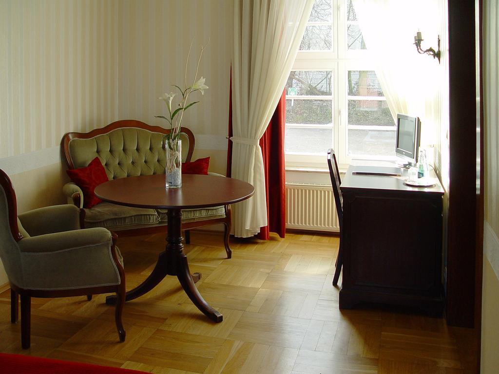 Hotel Altes Hafenhaus Rostock Habitación foto